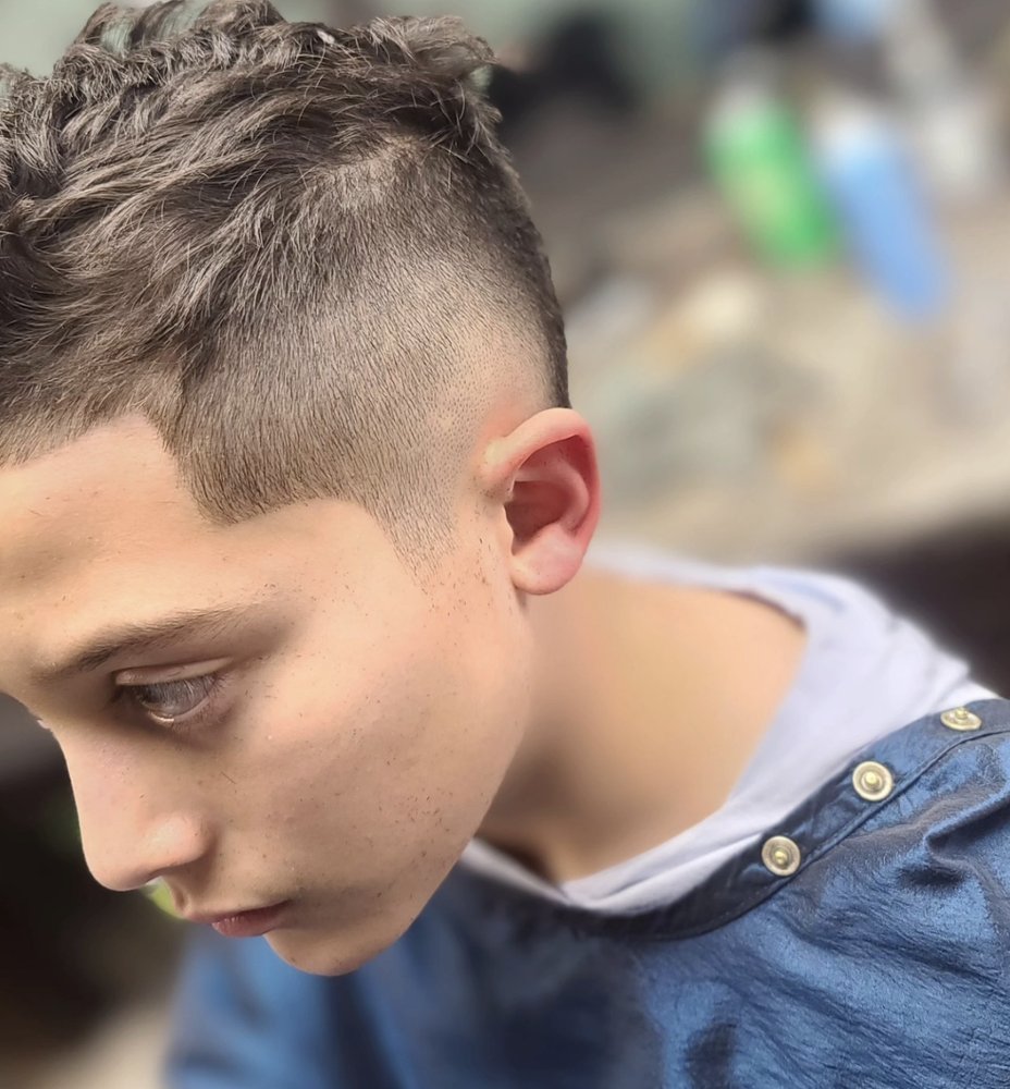 Textured crop with a skin fade at Grey's Barbershop
