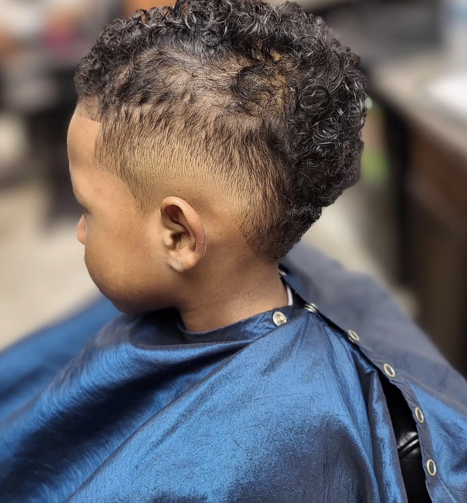 Curly fade cut at Grey's Barbershop